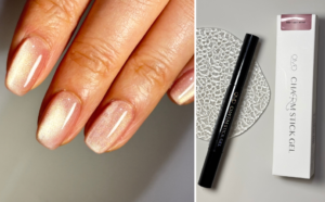 チャームスティックジェルのマグネットネイルを塗った指先と実際に使用したカラー「MG-1」と一緒に並んでいる