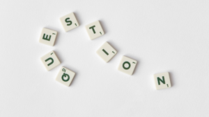 質問を連想させるクエスチョンマーク